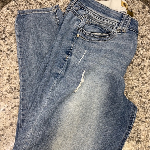 Democracy Denim - Stylish Light Blue Distressed skinny Jeans